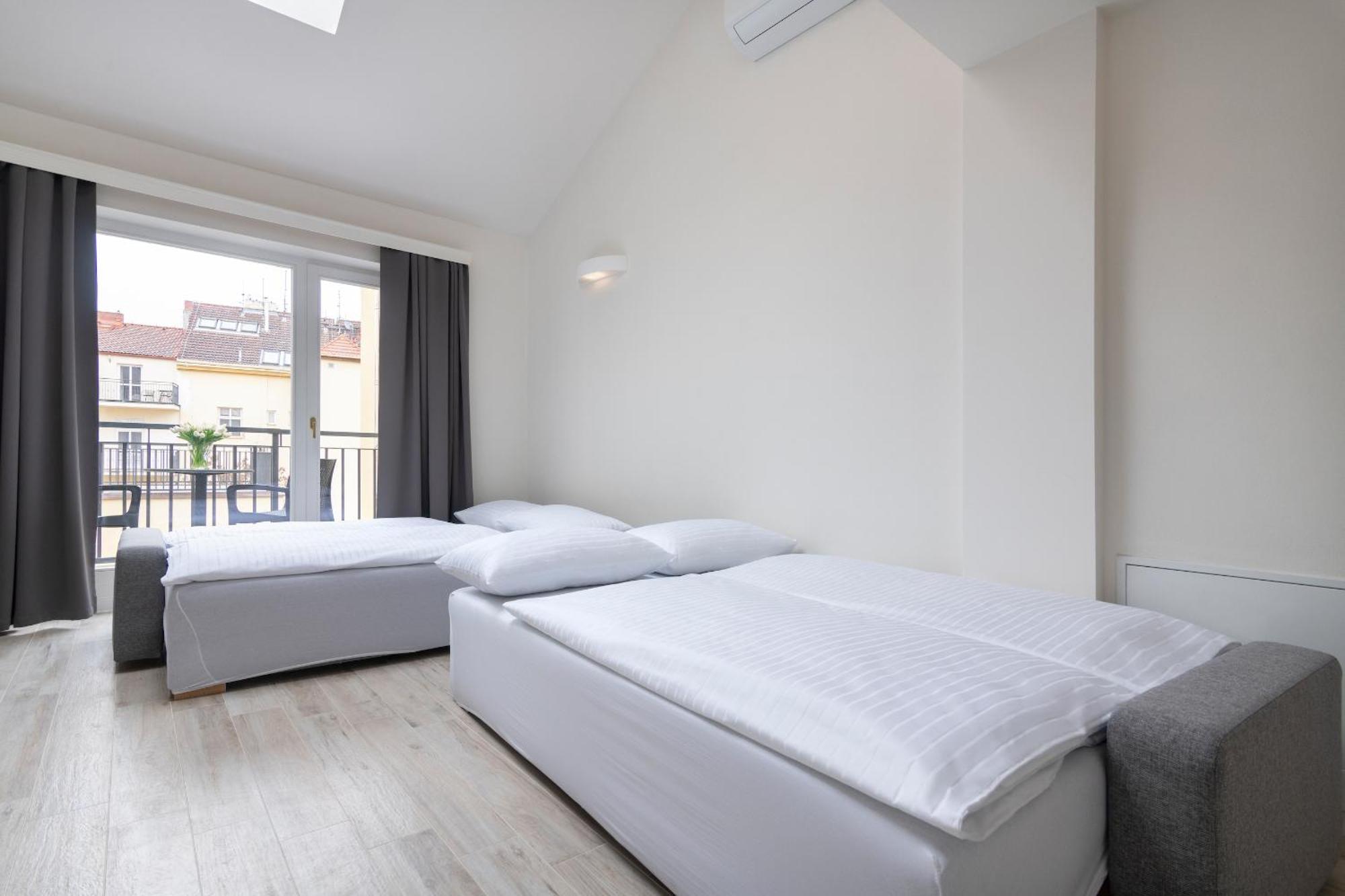 Kinsky Garden Apartments And Suites By Dwellfort Praga Quarto foto