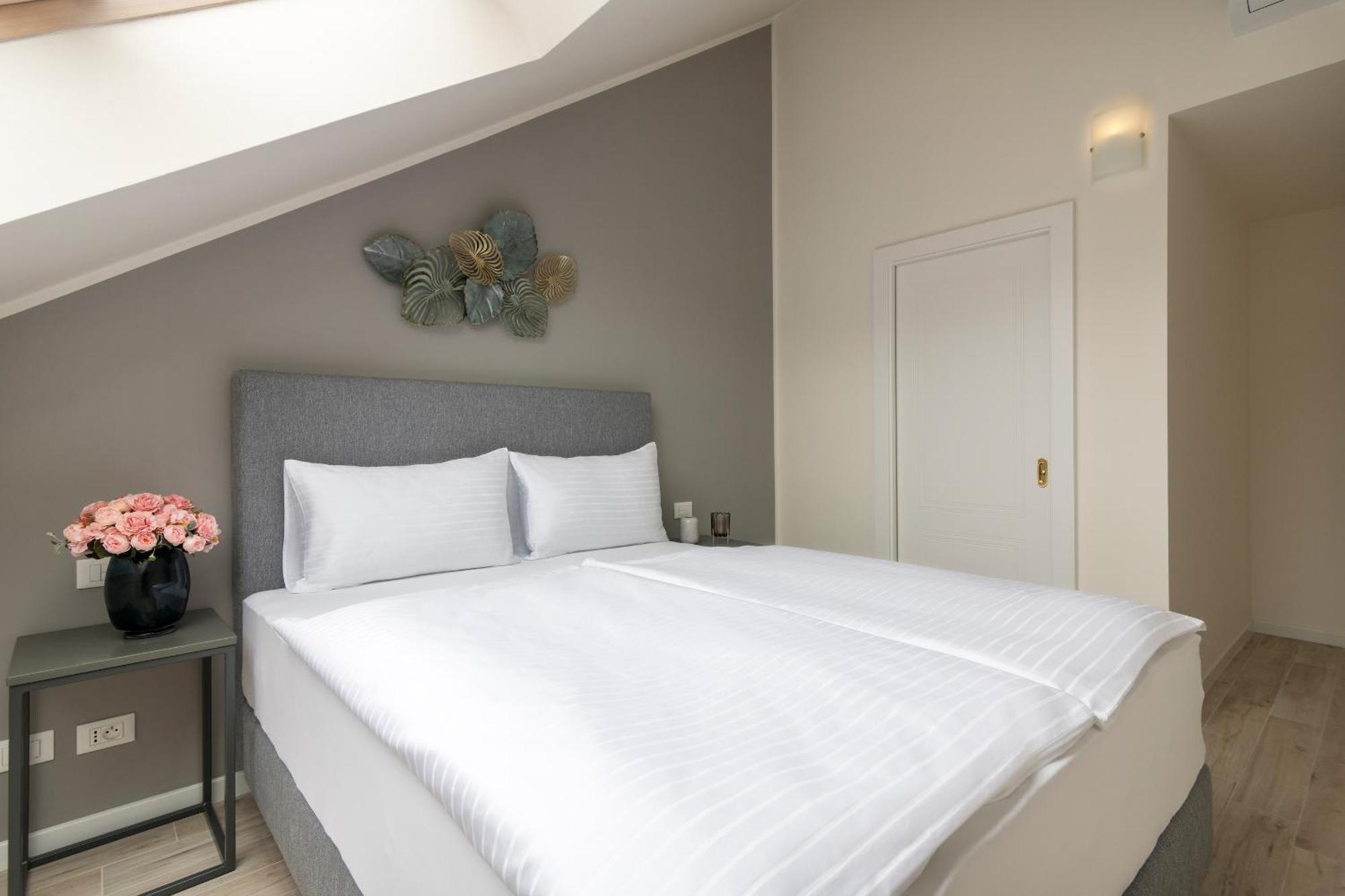 Kinsky Garden Apartments And Suites By Dwellfort Praga Quarto foto