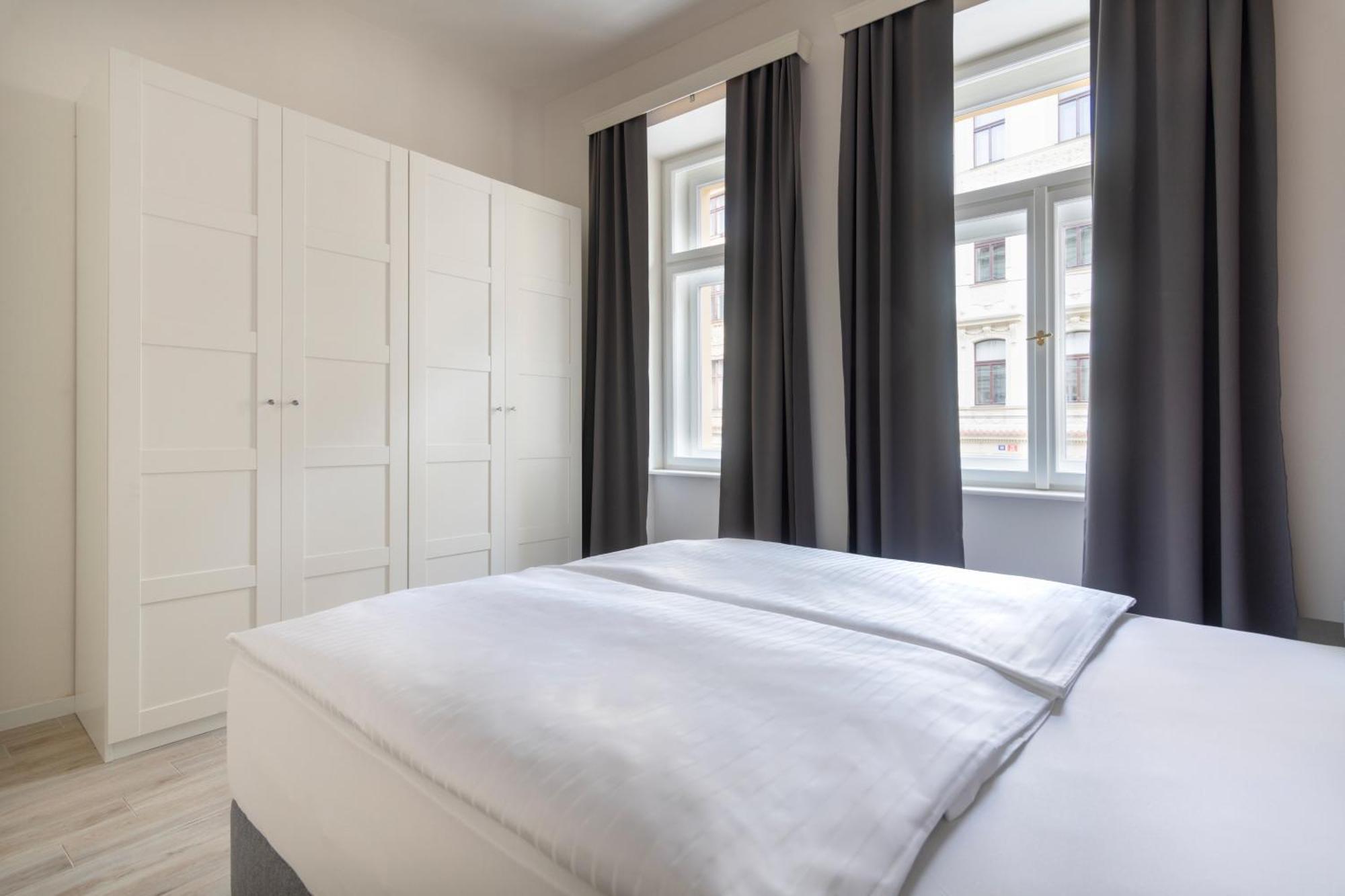 Kinsky Garden Apartments And Suites By Dwellfort Praga Quarto foto