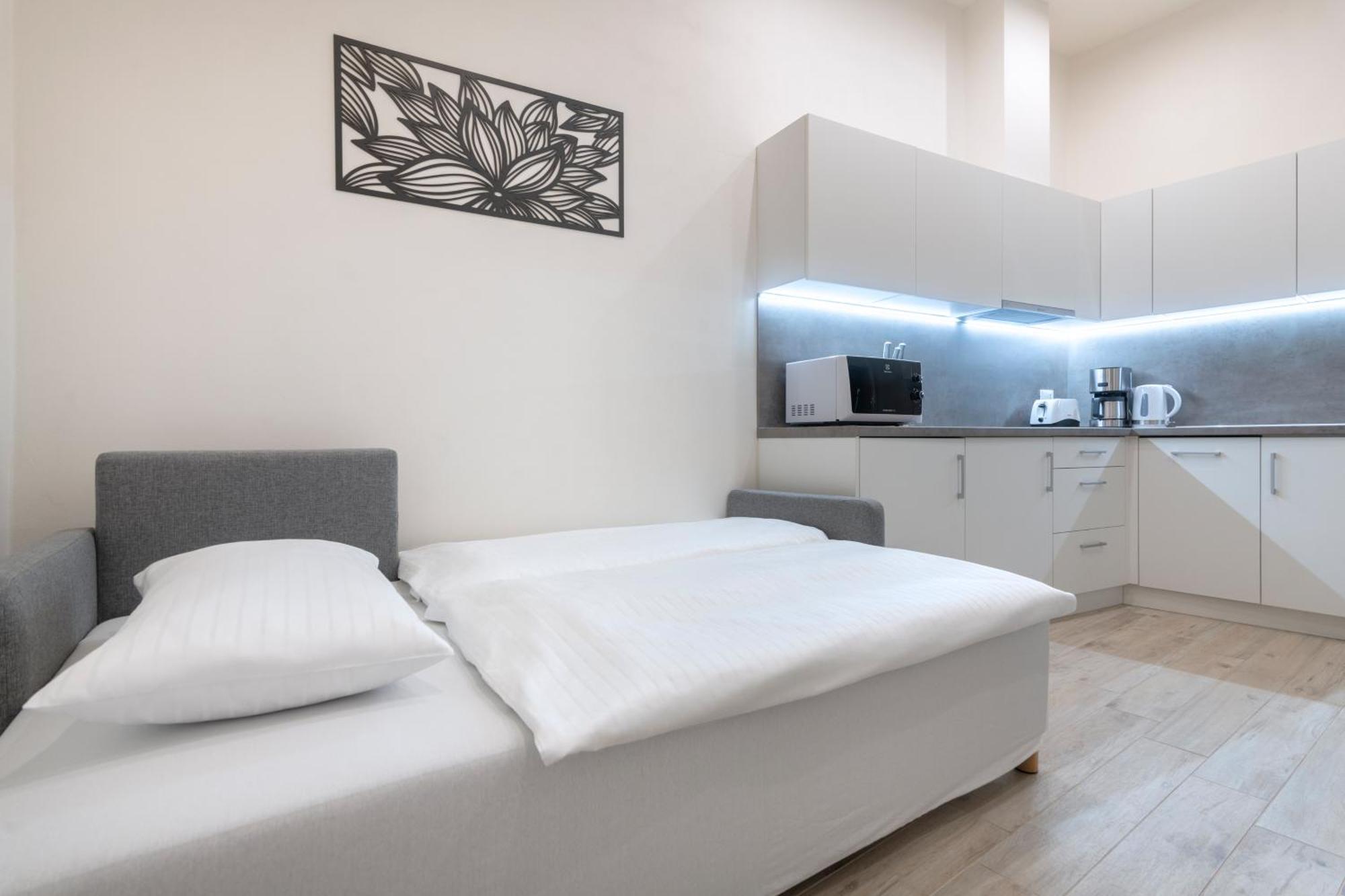 Kinsky Garden Apartments And Suites By Dwellfort Praga Quarto foto
