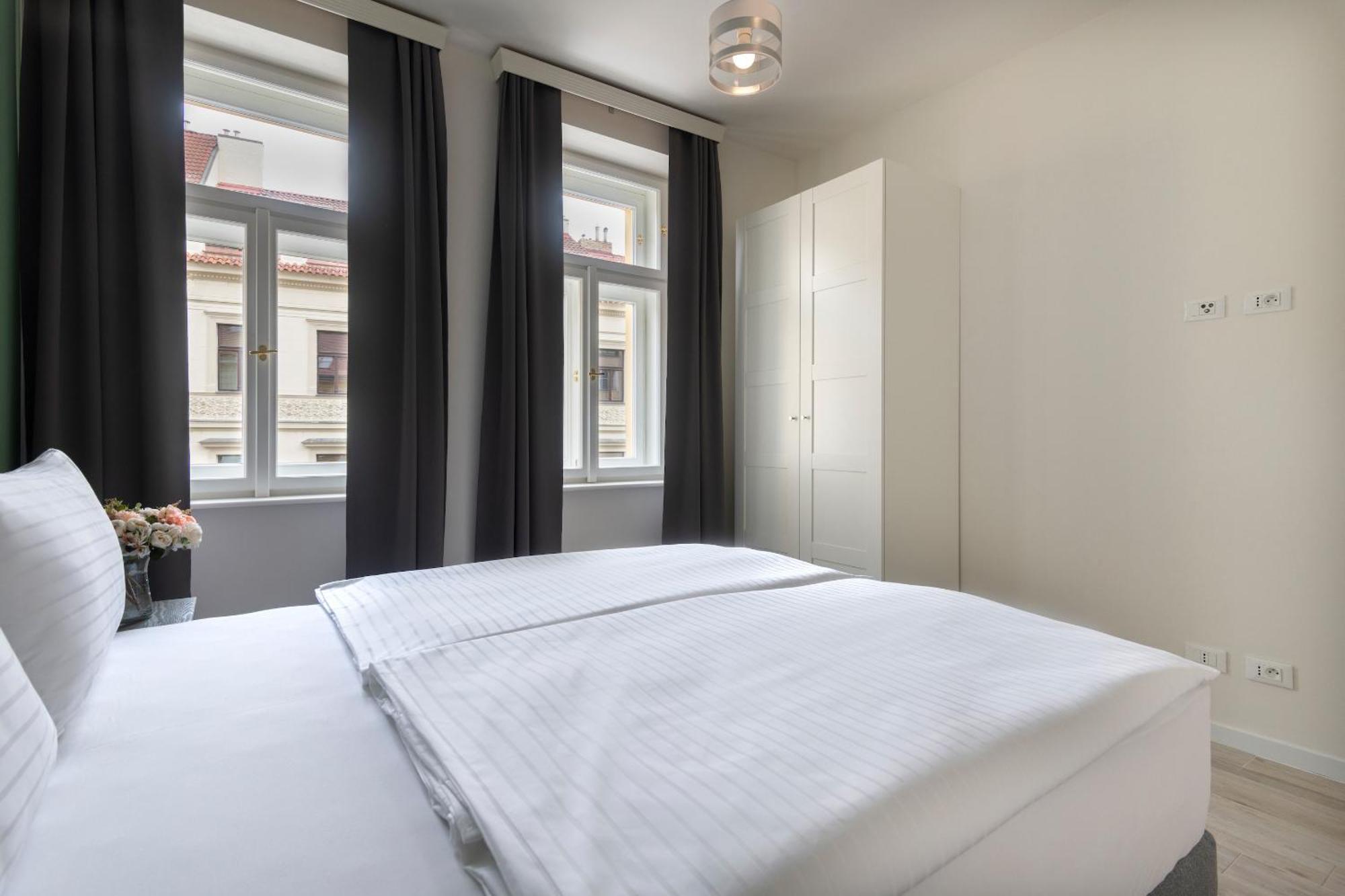 Kinsky Garden Apartments And Suites By Dwellfort Praga Quarto foto