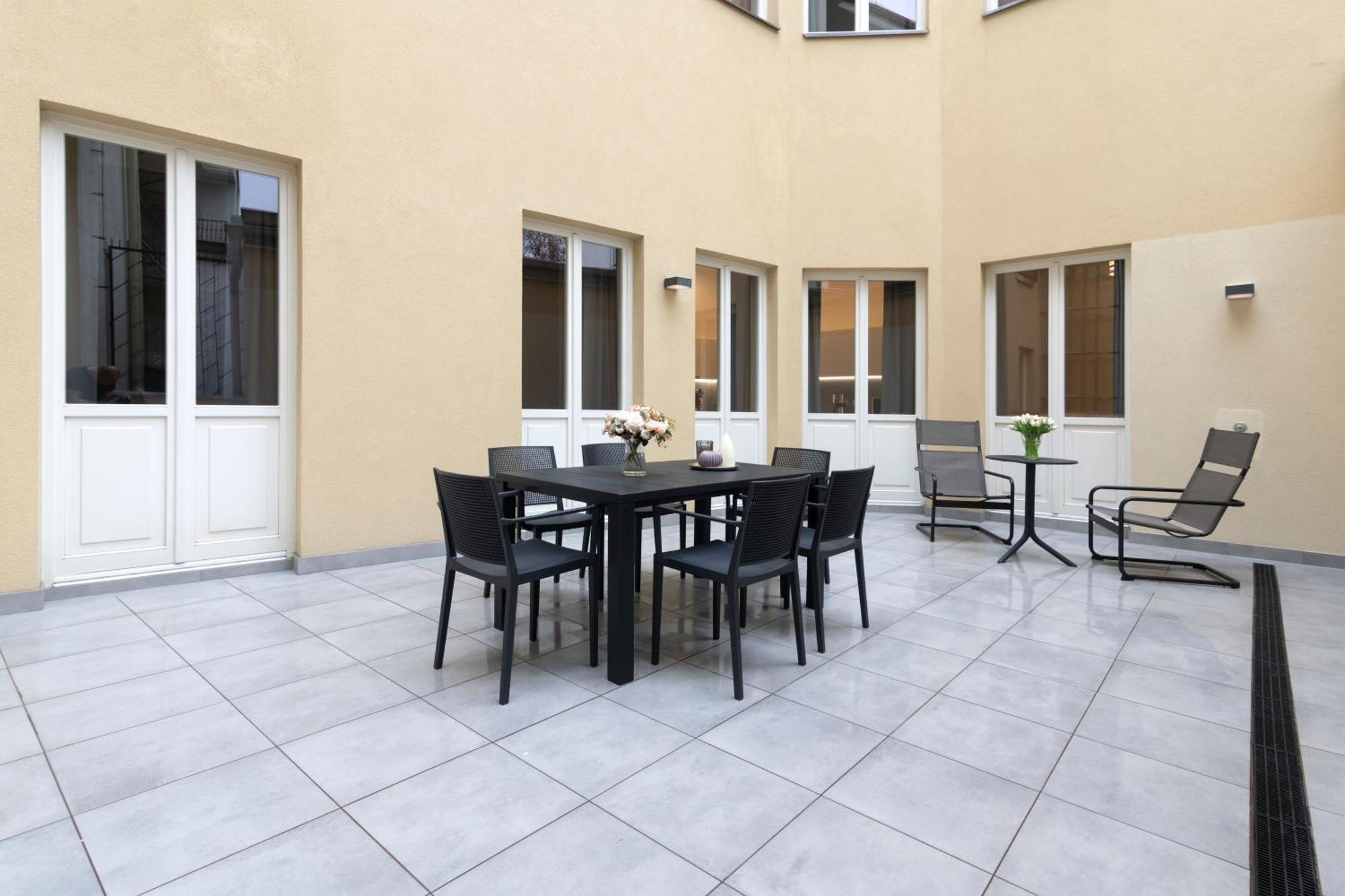 Kinsky Garden Apartments And Suites By Dwellfort Praga Exterior foto